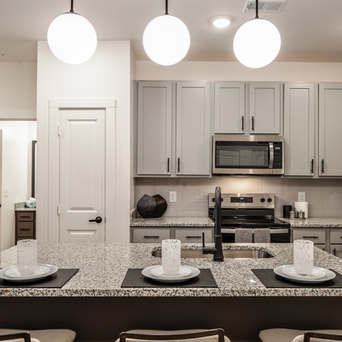 Spacious 2BR Apartment with Gourmet Kitchen